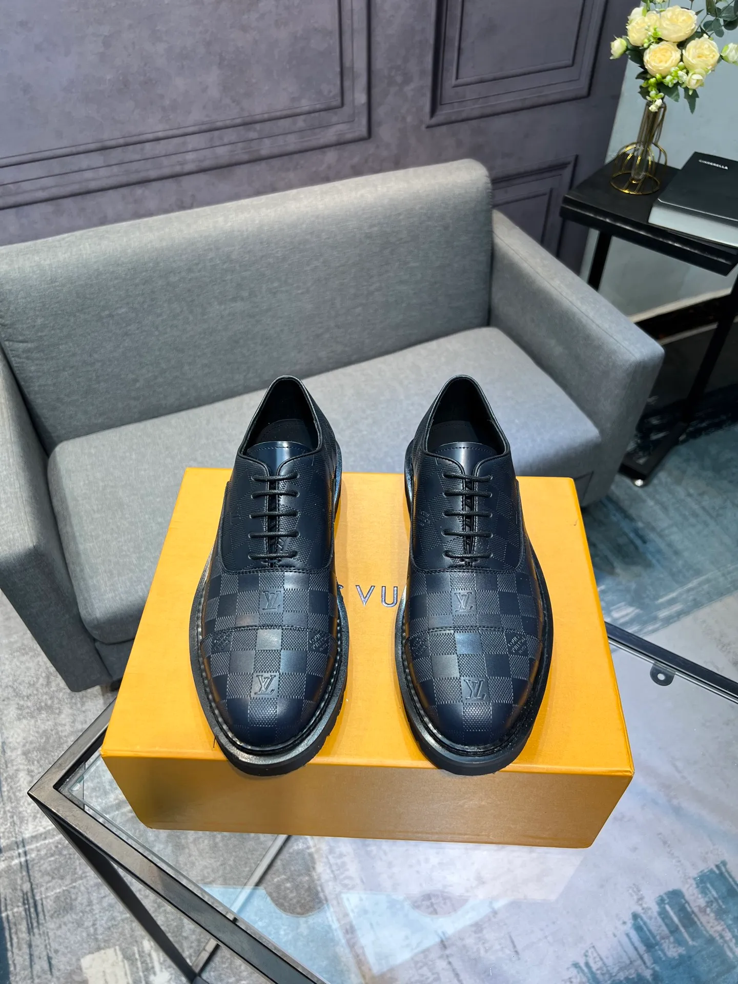 Men's shoes 💰820 [LV] - High-end quality - Upper: 🔝 tumbled cowhide, Nappa cowhide, brand logo sewn on shoe body - Lining: cowhide, foot pads; water-dyed cowhide - Outsole: TPR·rubber foam; two-color molded outsole -Super high quality control·Fine workmanship: highlighted (high-end·luxury·grade) -Size: 39-44 (38 45 can be customized)